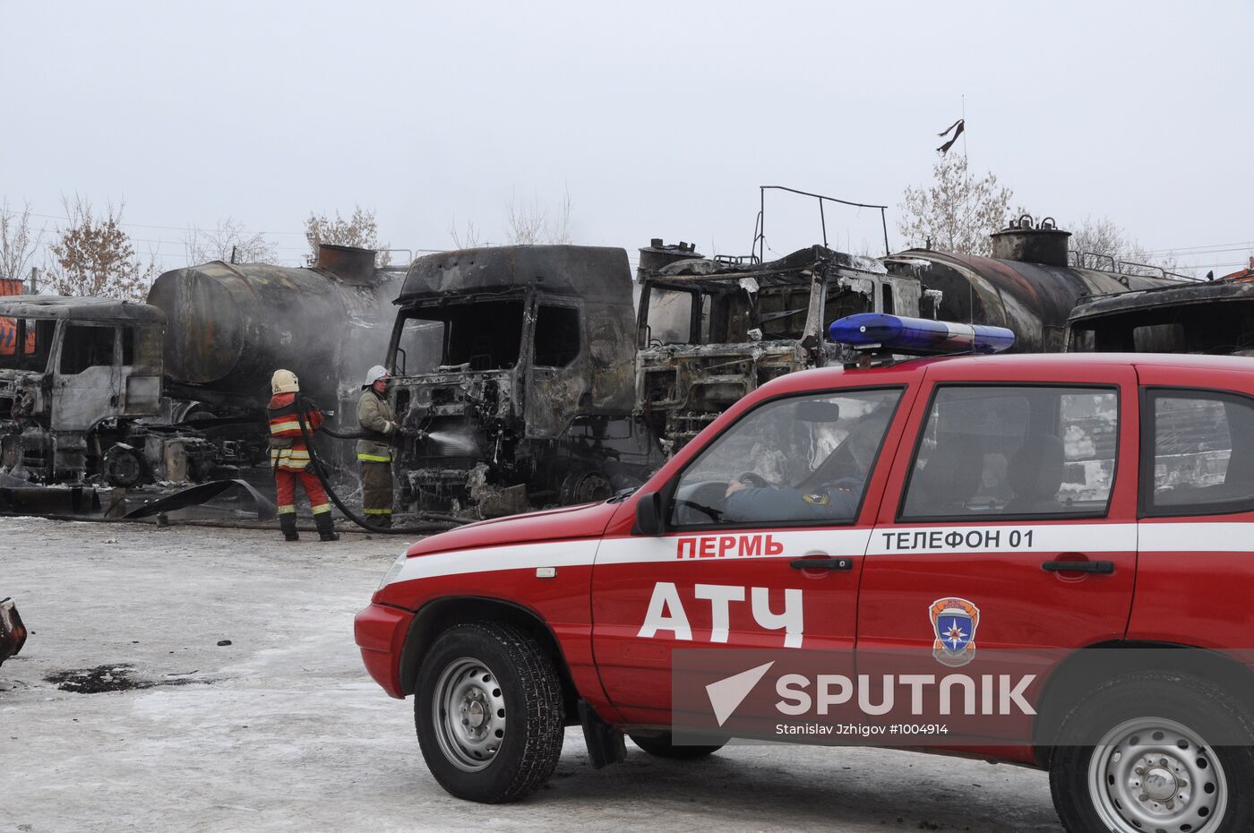 Five fuel tanks on fire in Perm