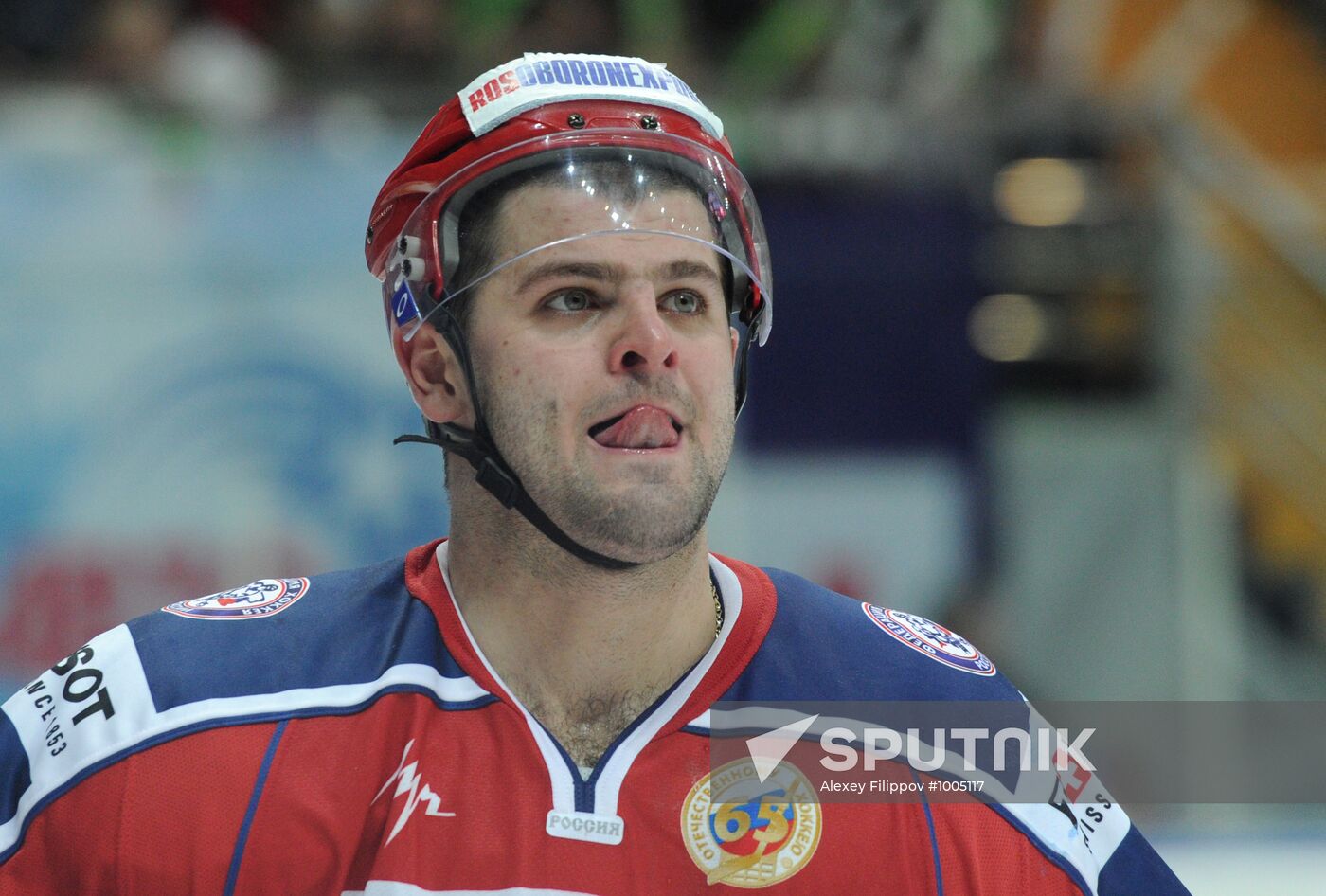 Сколько лет хоккеисту радулова. Хоккеист без зуба радулов. Радулов пес. Радулов даллас старз. Сколько лет хоккеисту радулова.