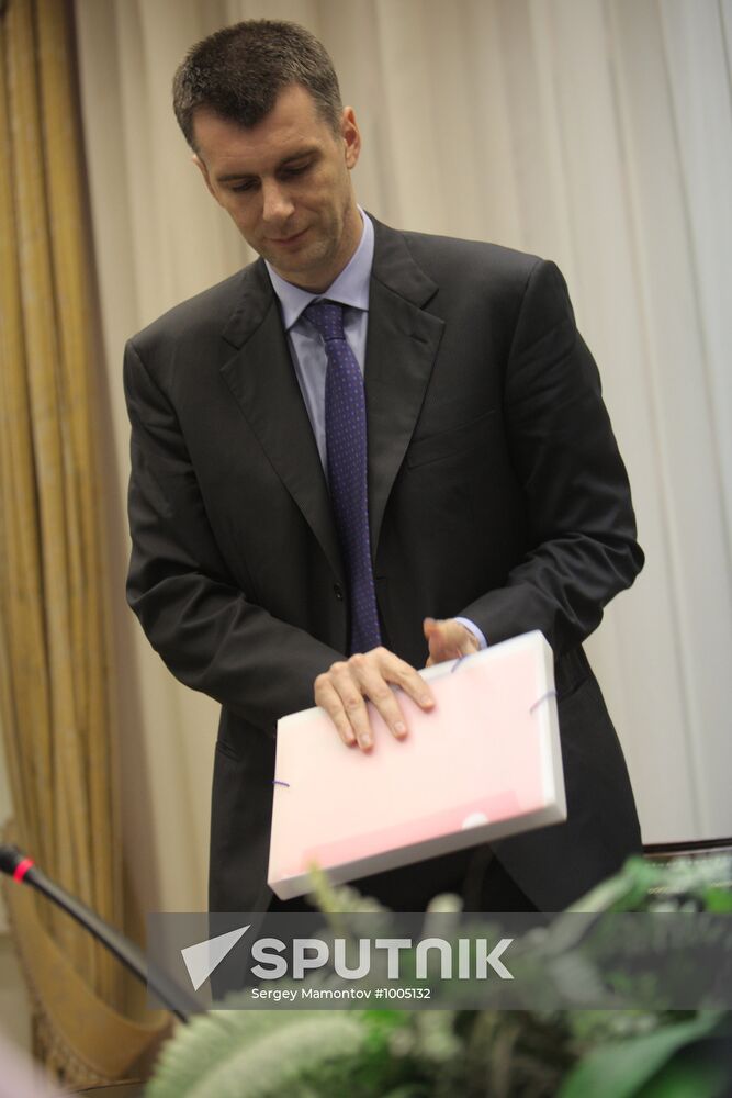 Mikhail Prokhorov registers to run for Russian president