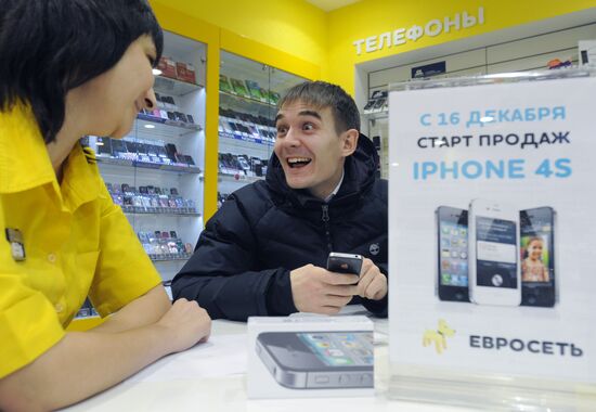 Apple iPhone 4S on sale in Russia