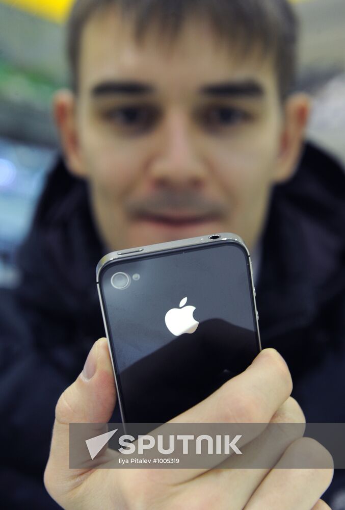 Apple iPhone 4S on sale in Russia