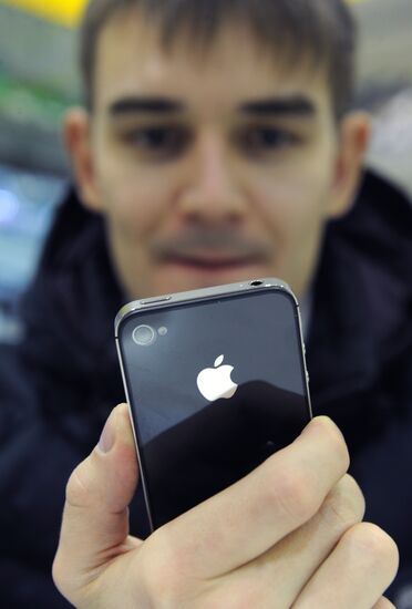 Apple iPhone 4S on sale in Russia