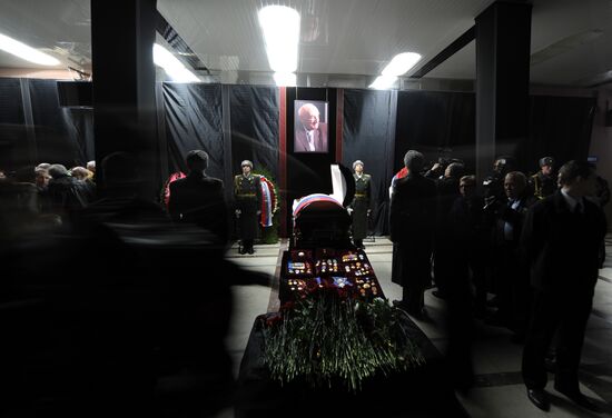 Funeral service for academician Boris Chertok, Korolyov
