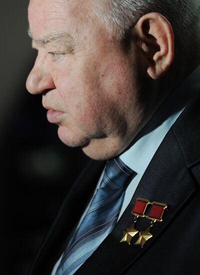 Funeral service for academician Boris Chertok, Korolyov