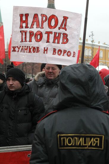 Russian Communist Party stages protest on Manezh Square