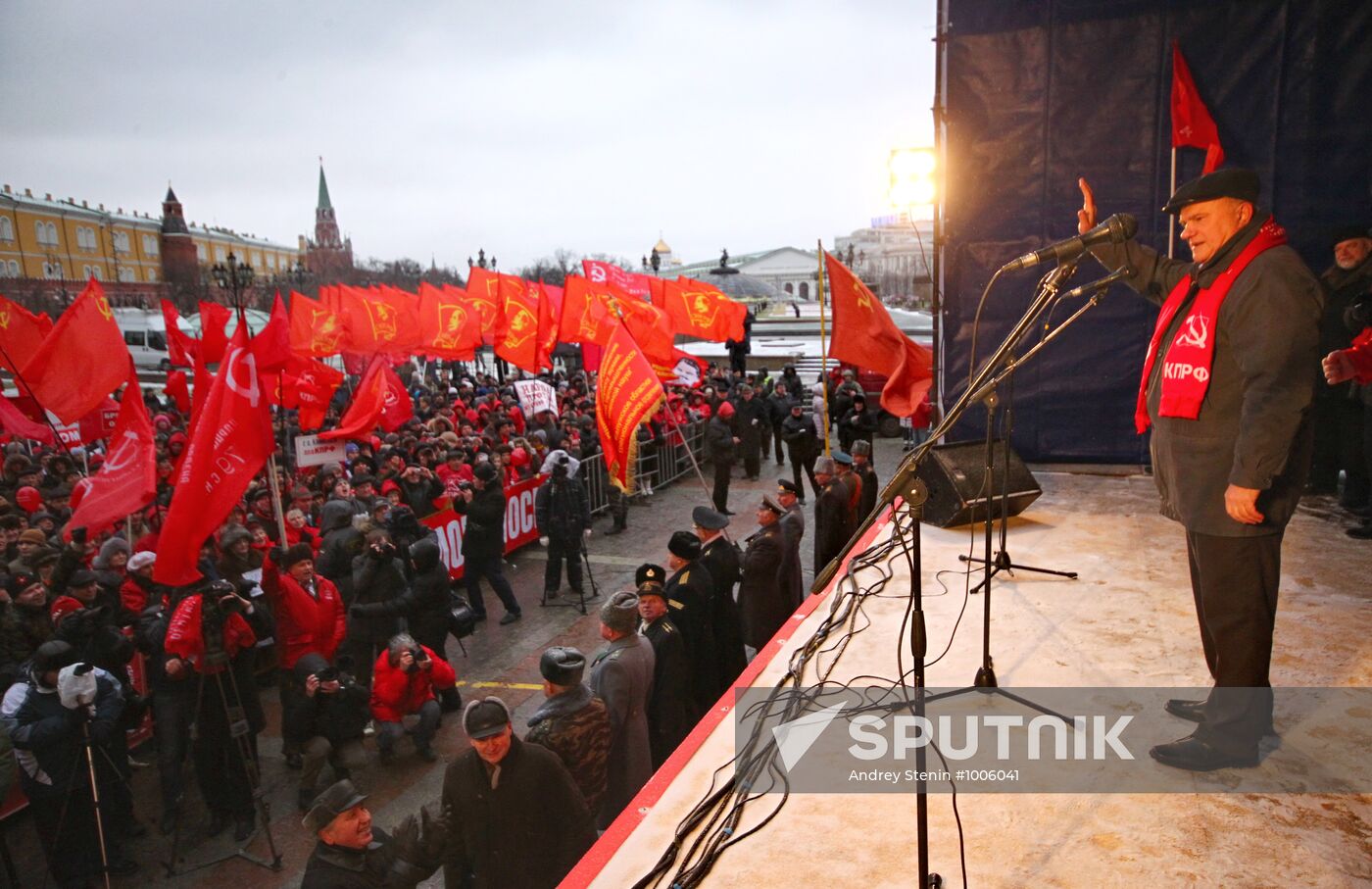 Russian Communist Party stages protest on Manezh Square