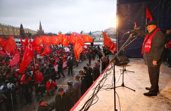 Russian Communist Party stages protest on Manezh Square
