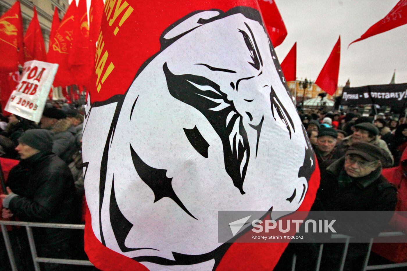 Russian Communist Party stages protest on Manezh Square