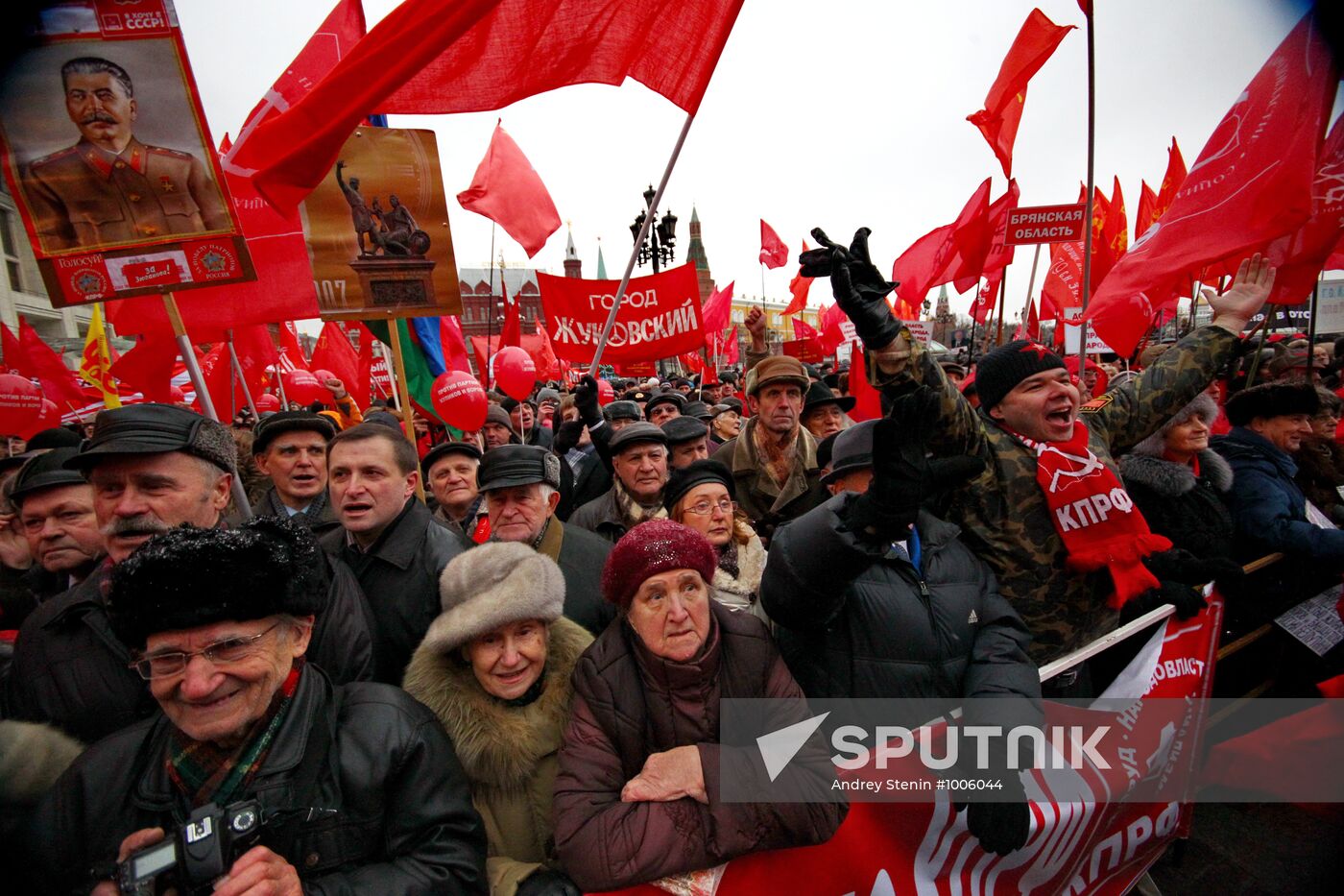 Russian Communist Party stages protest on Manezh Square
