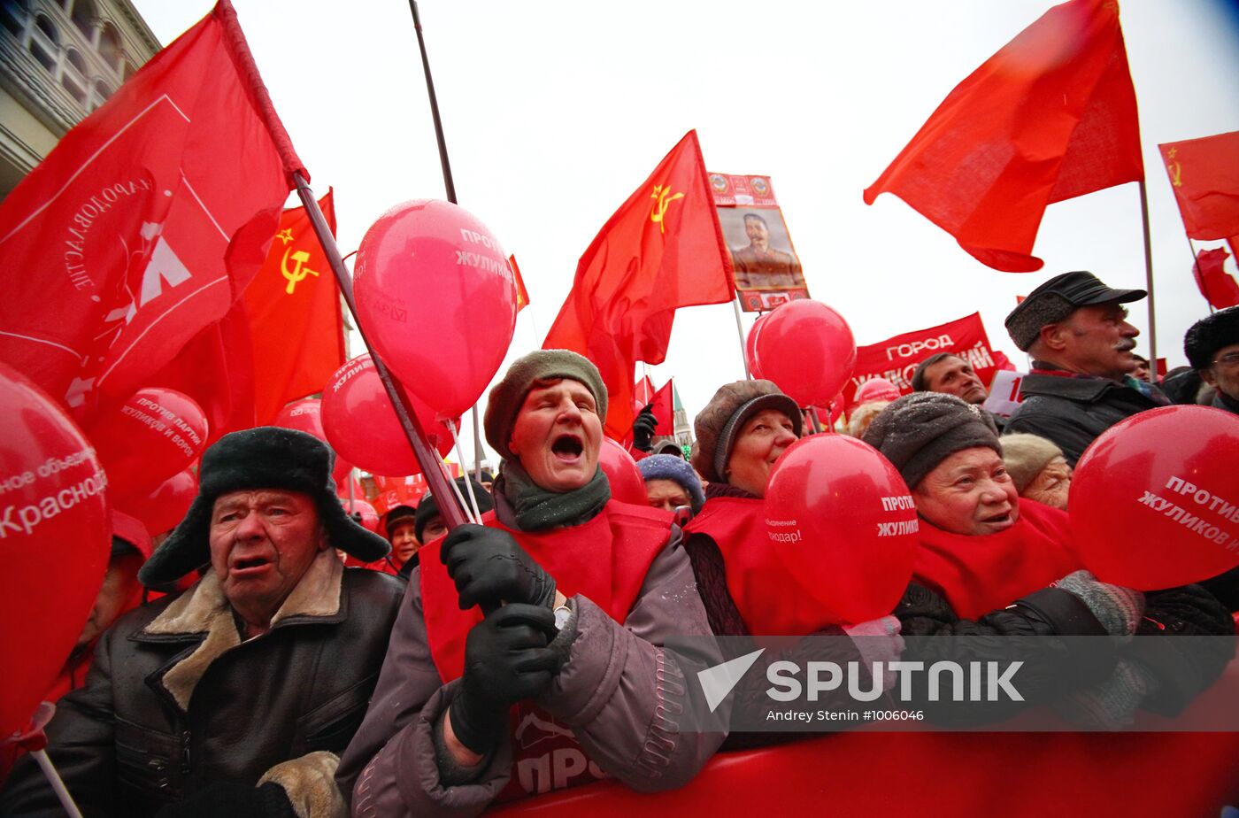 Russian Communist Party stages protest on Manezh Square