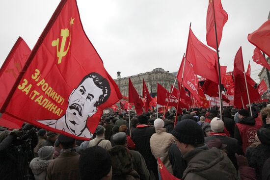 Russian Communist Party stages protest on Manezh Square