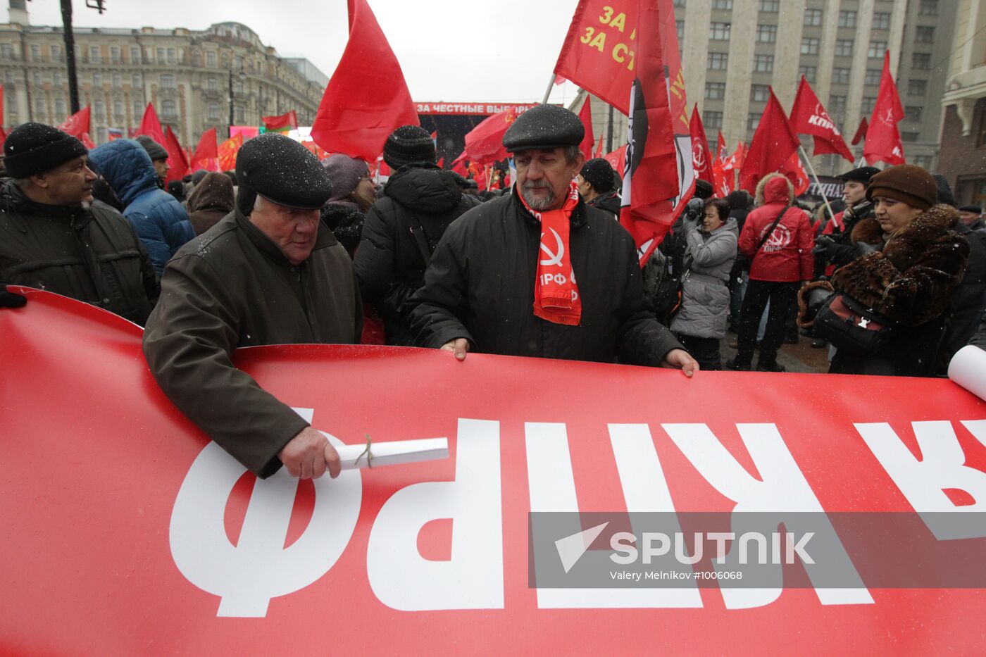 Russian Communist Party stages protest on Manezh Square
