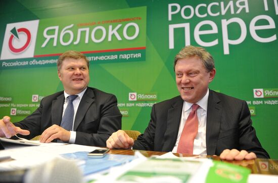 Yabloko party holds meeting