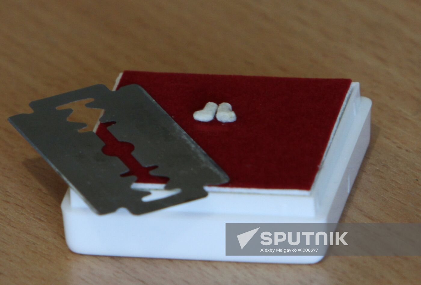 Microminiaturist Anatoly Konenko makes smallest felt boots