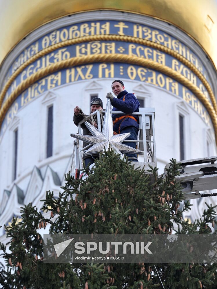 Tree decorated on Kremlin's Cathedral Square