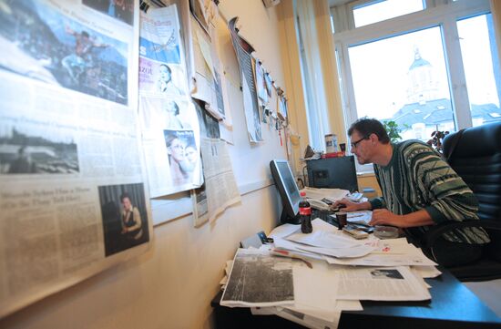 Novaya Gazeta newspaper editorial office at work