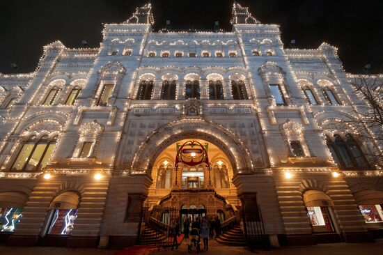 New Year decorations at Main Universal Store (GUM)