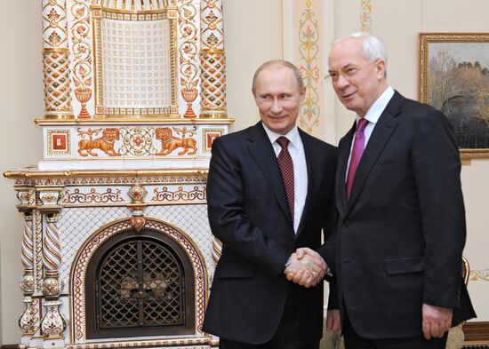 Vladimir Putin and Nikolai Azarov at Novo-Ogaryovo