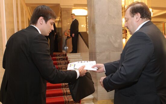 Sixth convocation of Russian State Duma holds first meeting