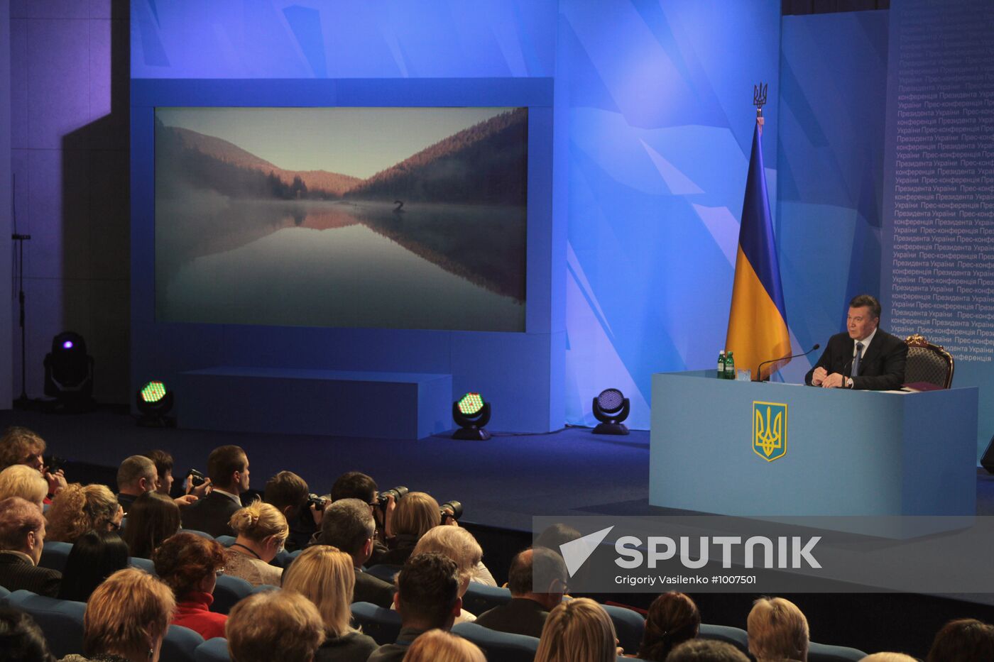 Viktor Yanukovych holds concluding news conference