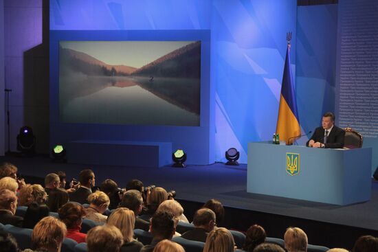 Viktor Yanukovych holds concluding news conference