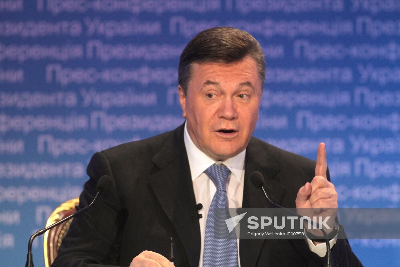 Viktor Yanukovych holds concluding news conference