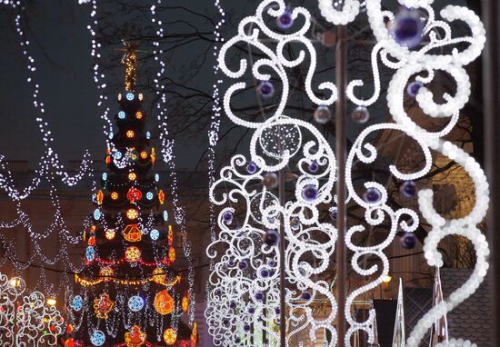 Christmas holiday market fair starts up in St. Petersburg
