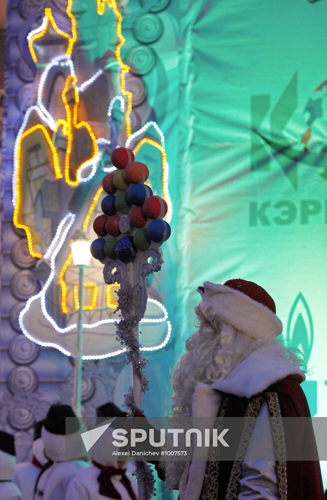 Christmas holiday market fair starts up in St. Petersburg