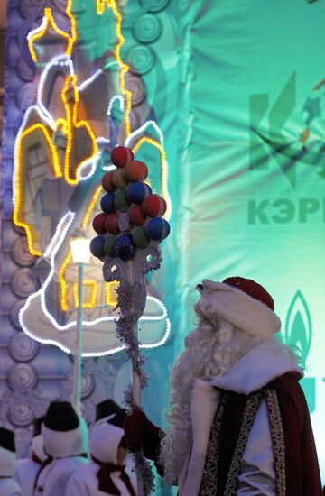 Christmas holiday market fair starts up in St. Petersburg