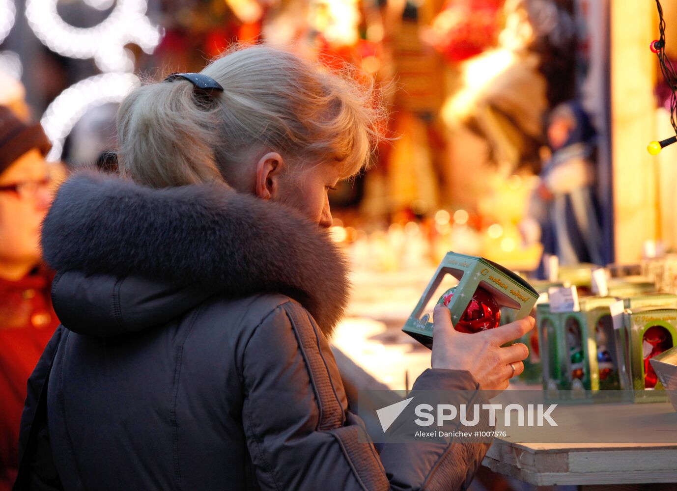 Christmas holiday market fair starts up in St. Petersburg