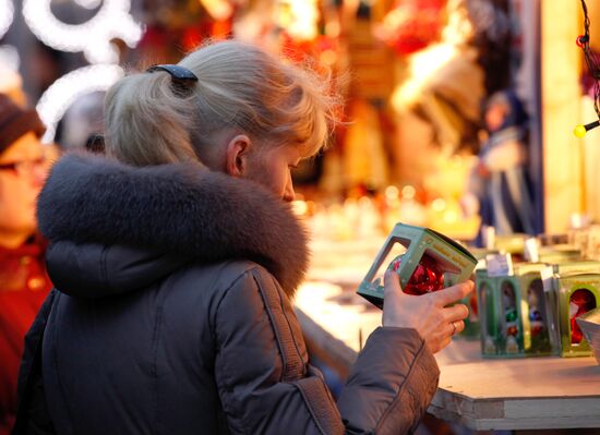 Christmas holiday market fair starts up in St. Petersburg