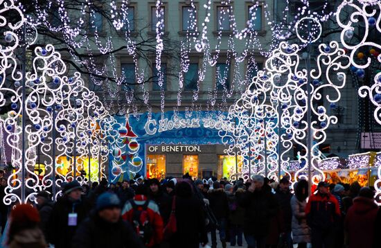 Christmas holiday market fair starts up in St. Petersburg
