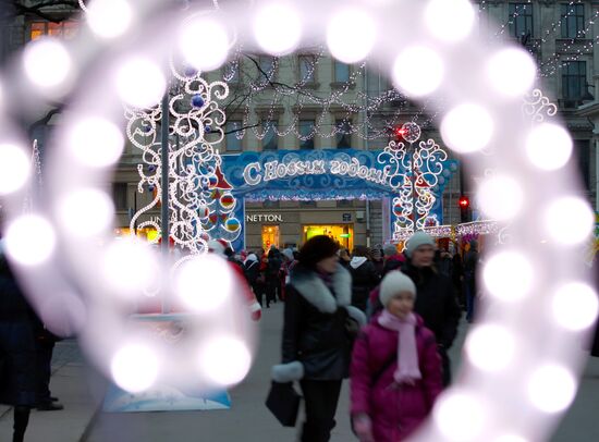 Christmas holiday market fair starts up in St. Petersburg