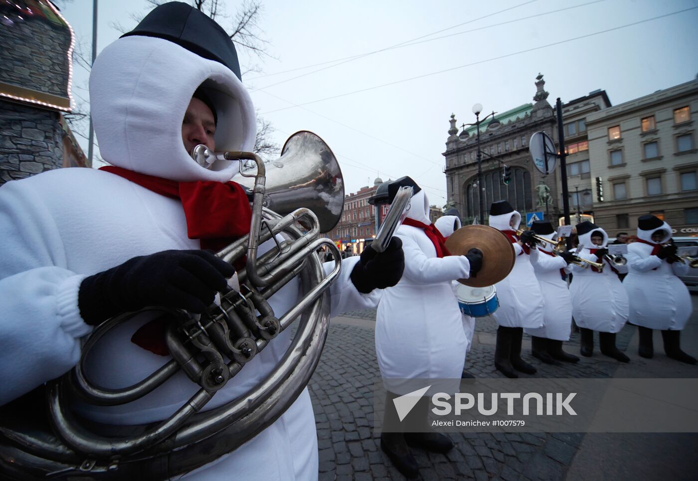 Christmas holiday market fair starts up in St. Petersburg