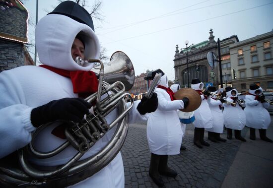 Christmas holiday market fair starts up in St. Petersburg
