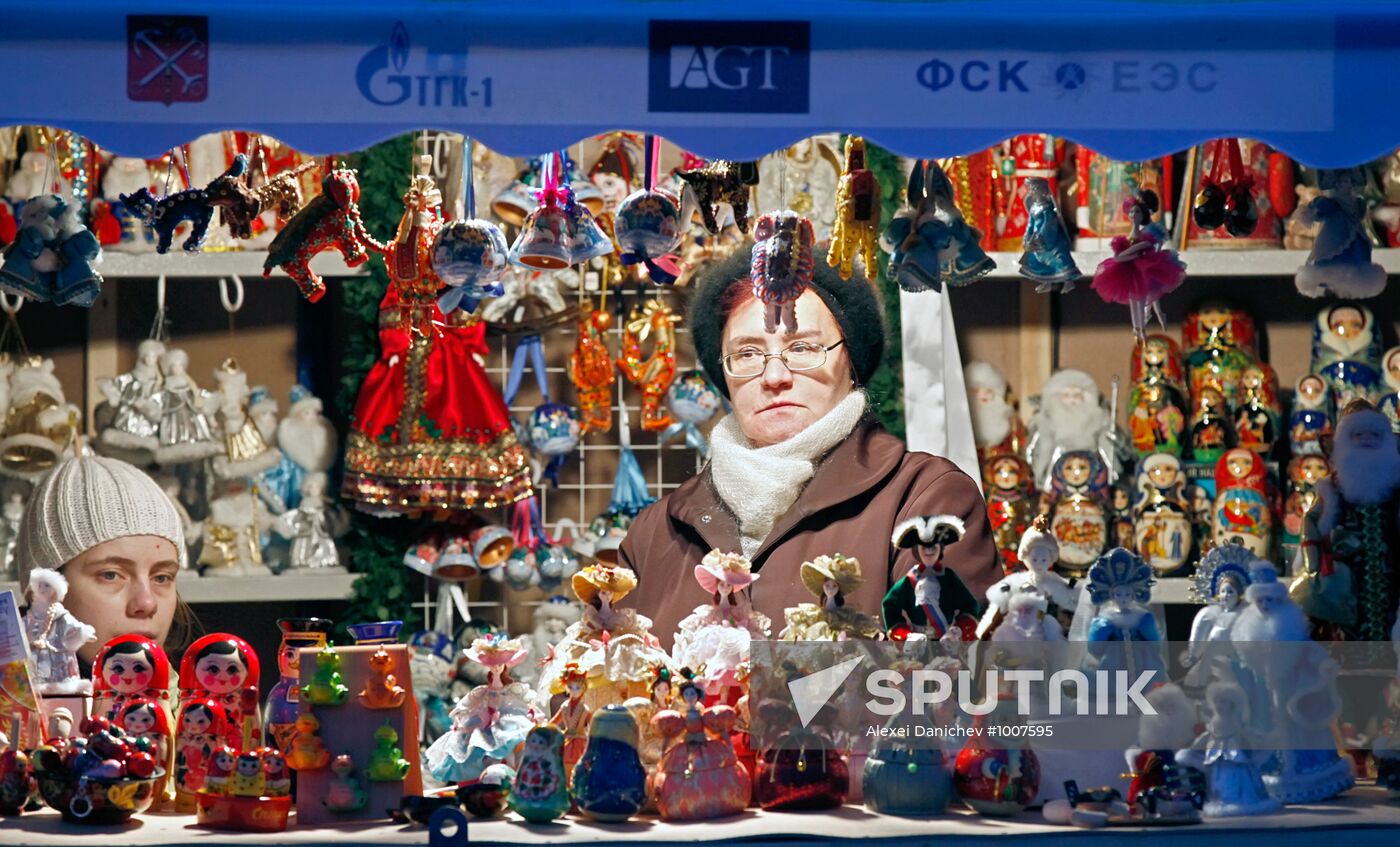Christmas holiday market fair starts up in St. Petersburg