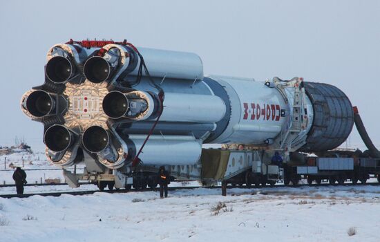 Proton M missile carried to Baikonur launchpad