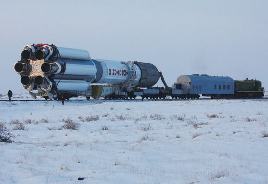 Proton M missile carried to Baikonur launchpad
