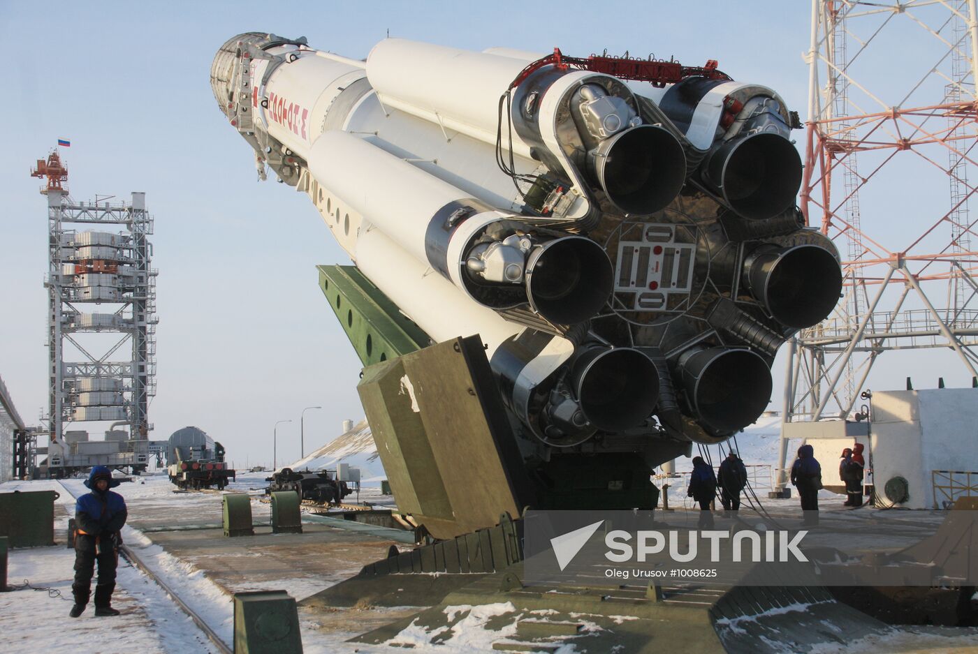 Proton M missile carried to Baikonur launchpad
