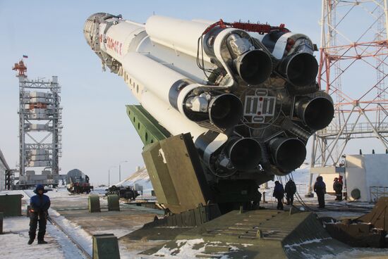 Proton M missile carried to Baikonur launchpad