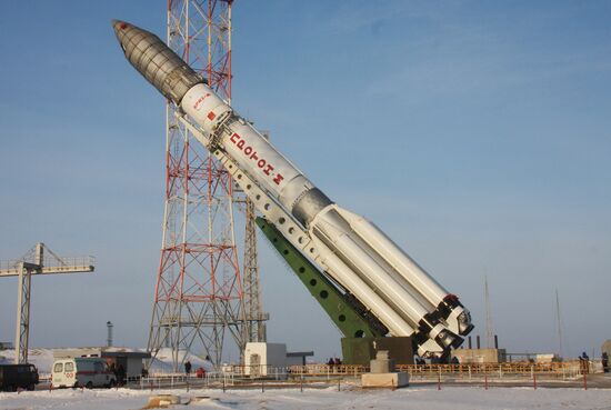 Proton M missile carried to Baikonur launchpad