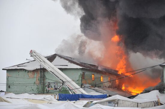 Clothing warehouse in Yekaterinburg on fire