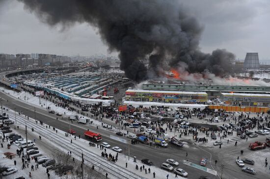Clothing warehouse in Yekaterinburg on fire