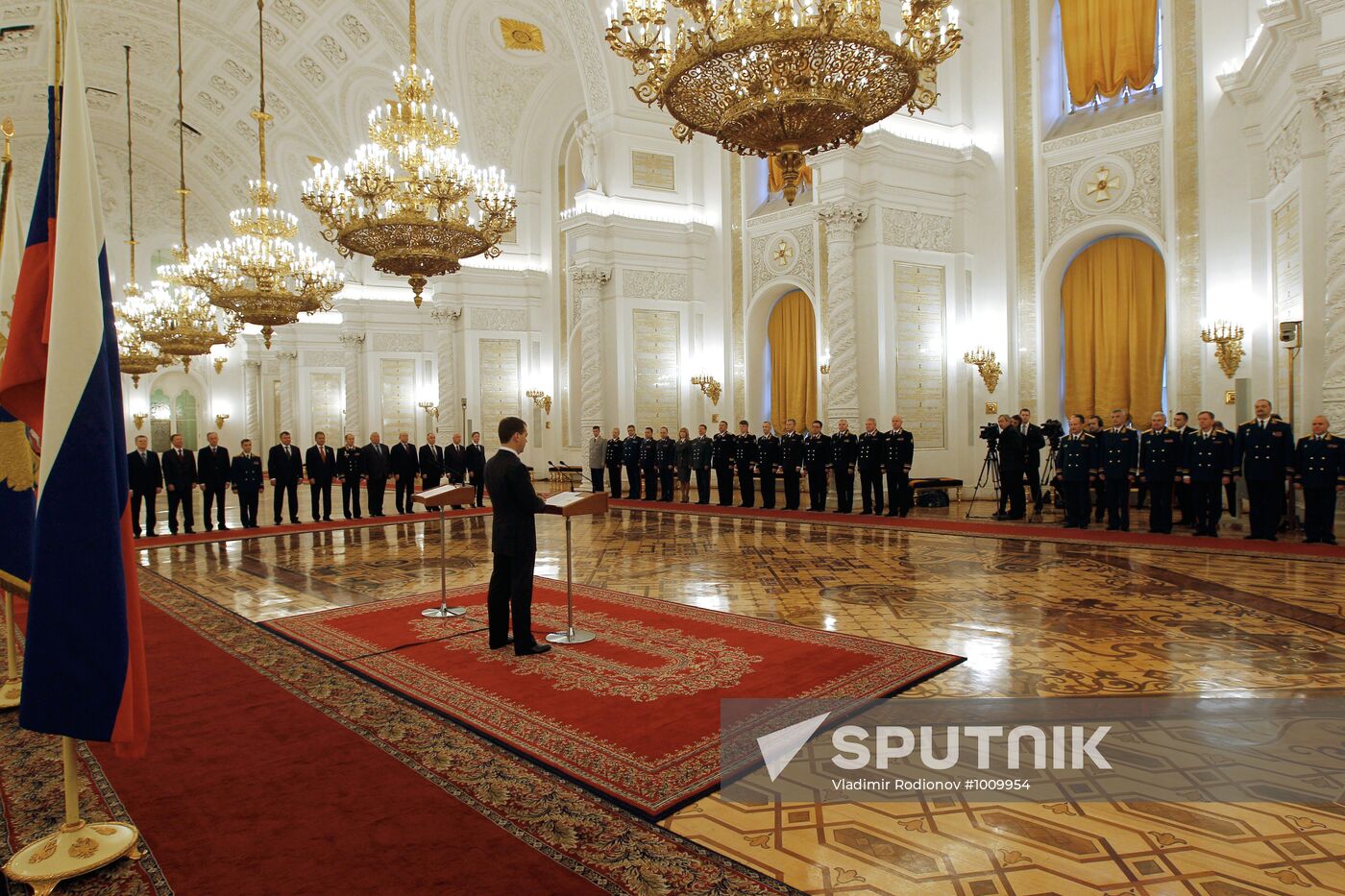 Medvedev meets with senior army officers in Moscow