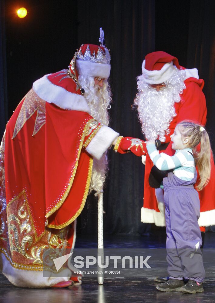 Estonian Father Christmas and Russian Ded Moroz meet in Vyborg