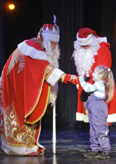 Estonian Father Christmas and Russian Ded Moroz meet in Vyborg