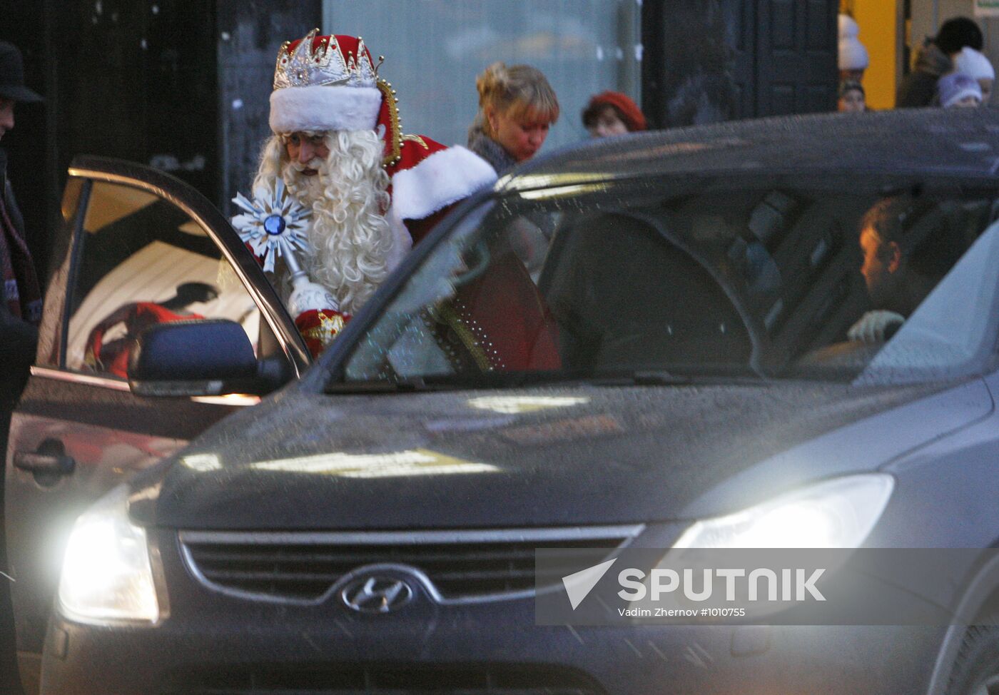 Estonian Father Christmas and Russian Ded Moroz meet in Vyborg