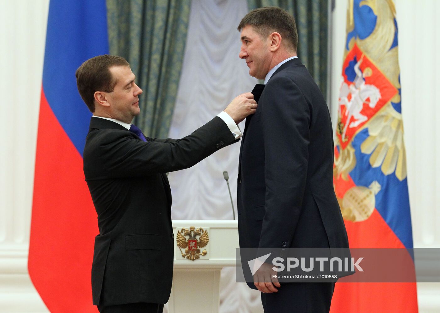 Dmitry Medvedev hands out state awards