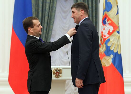 Dmitry Medvedev hands out state awards