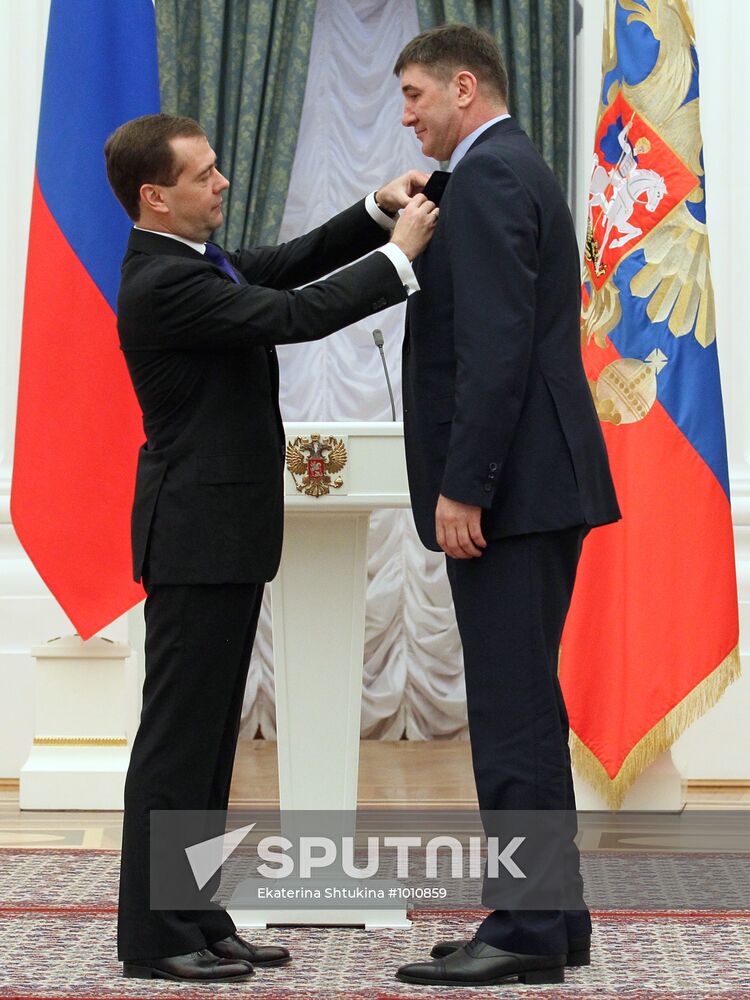 Dmitry Medvedev hands out state awards